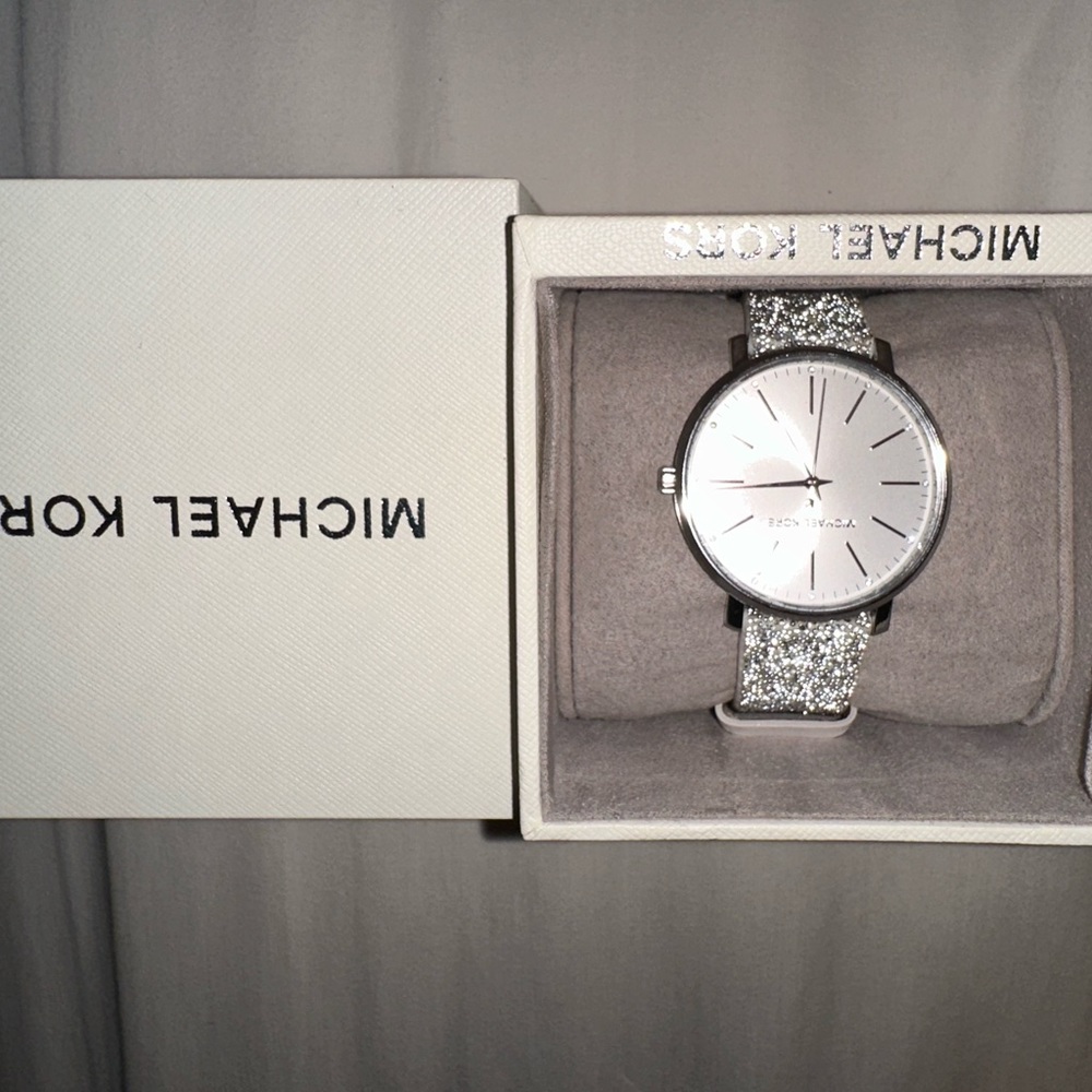 Watch - Picture 4 of 4